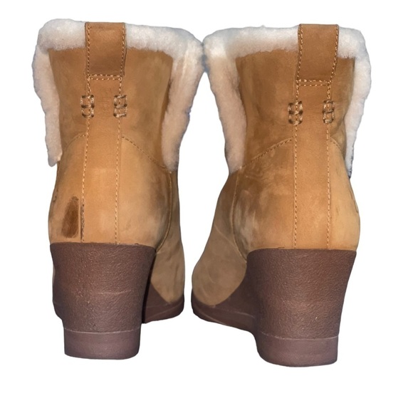 UGG Devorah waterproof wedge bootie. Size 7.5 GUC - Picture 7 of 14